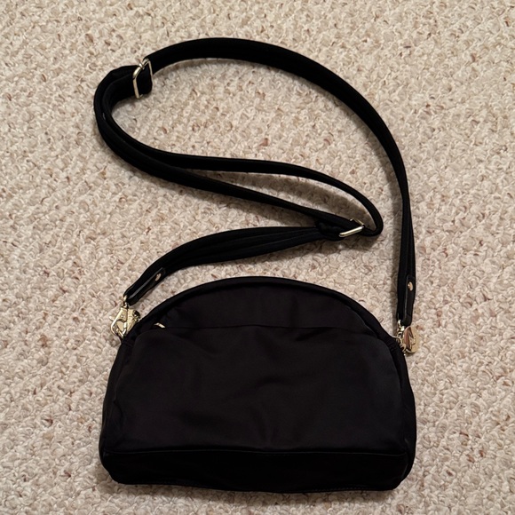 Lo & Sons Nouvelle Black Nylon Crossbody Bag - Picture 3 of 9